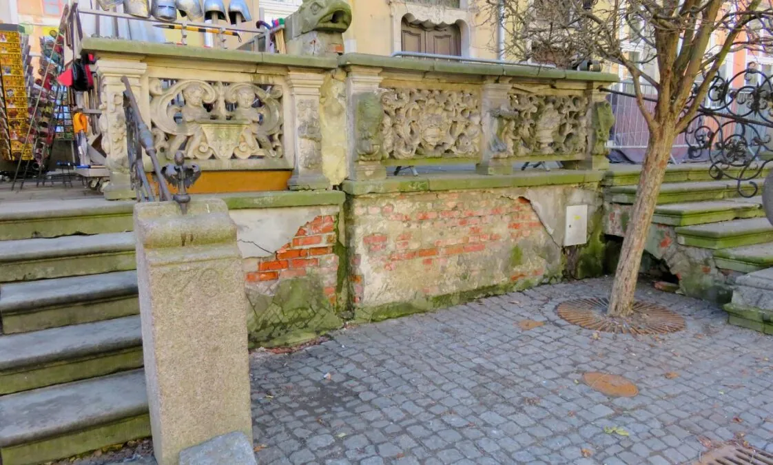 Przedproża w sąsiedztwie Fontanny Neptuna (FOTO: wbijamszpile.pl)