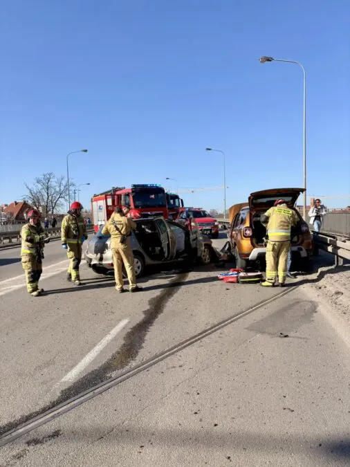 Wypadek w Malborku. Utrudnienia na alei Wojska Polskiego (FOTO: KPPSP Malbork)