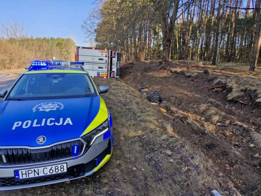 Wypadek w Karszanku. Nie żyje kierowca ciężarówki (FOTO: KPP Starogard Gdański)