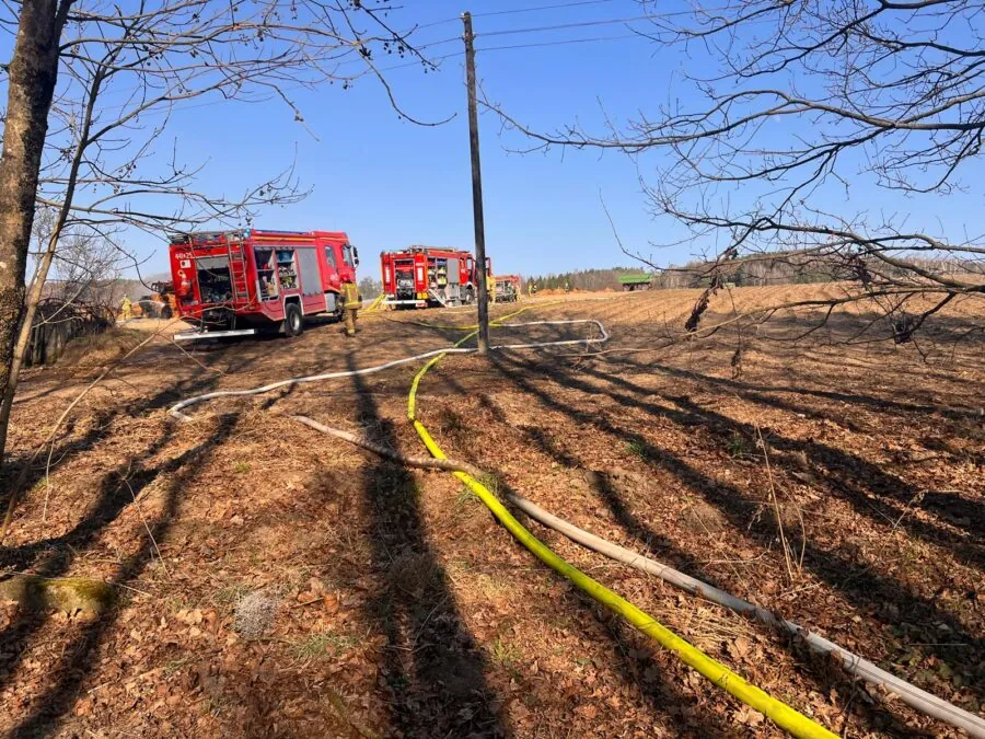 Miejsce pożaru w Reskowie (FOTO: PSP w Kartuzach)