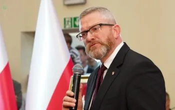 Proces Grzegorza Brauna. Sąd wysłuchał wyjaśnień przez 7,5 godziny (FOTO: Grzegorz Braun/X/Lidia Perek)