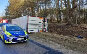 Wypadek w Karszanku. Nie żyje kierowca ciężarówki (FOTO: KPP Starogard Gdański)