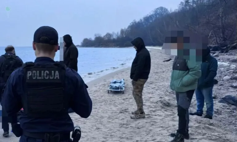Ciało mężczyzny w Zatoce Puckiej. Trwa śledztwo (FOTO: KPP Puck)