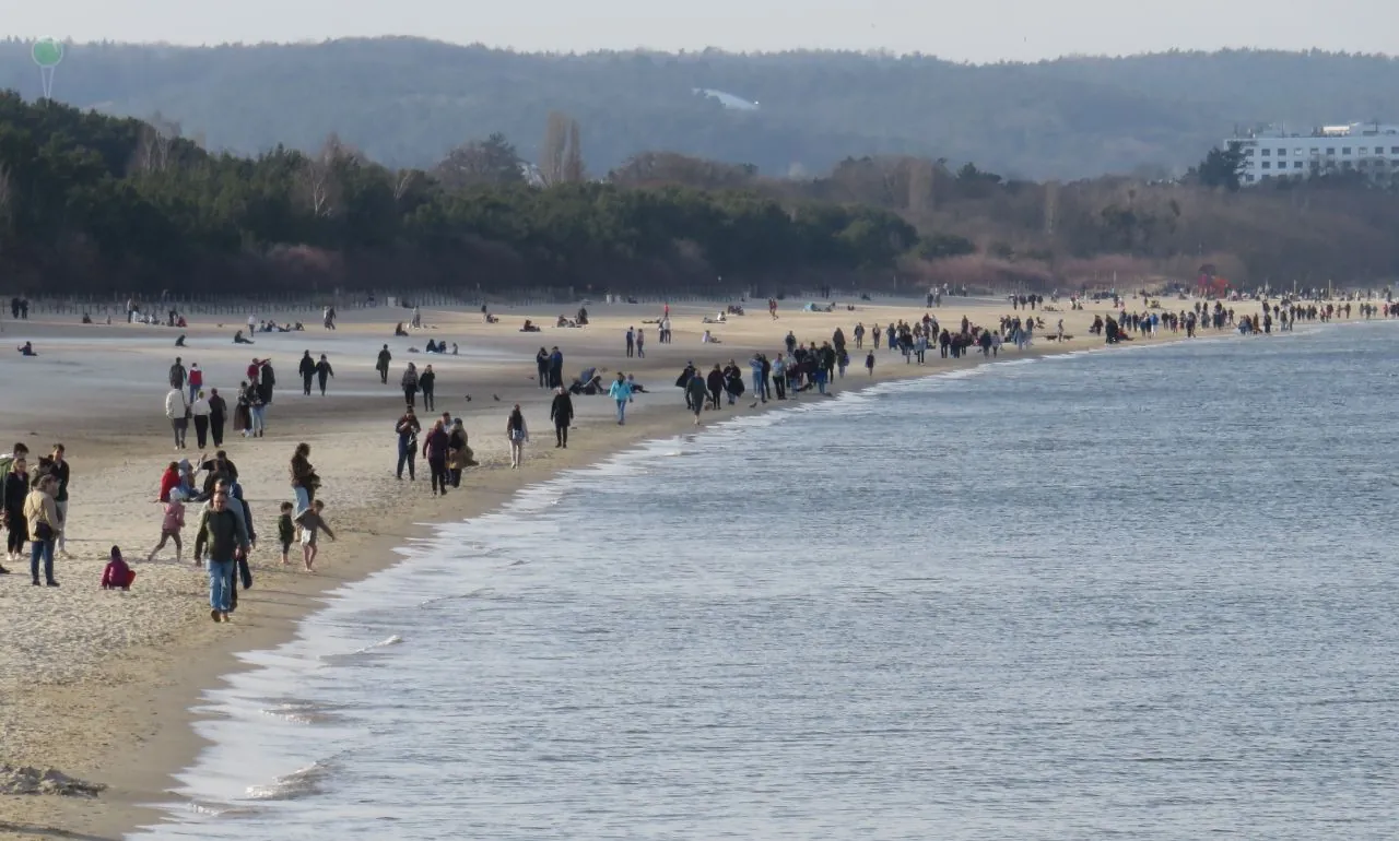 Ciało kobiety wyłowione z Zatoki Gdańskiej w Brzeźnie (FOTO: wbijamszpile.pl)