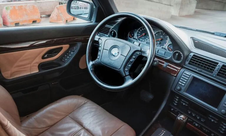 BMW 328: dlaczego warto sprowadzić klasyczny sedan z USA (FOTO: mat. prasowe)