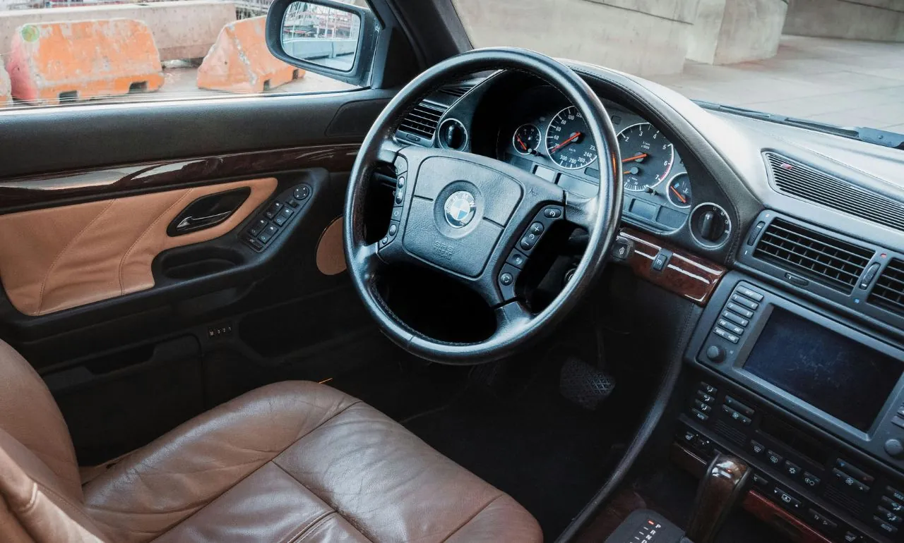 BMW 328: dlaczego warto sprowadzić klasyczny sedan z USA (FOTO: mat. prasowe)