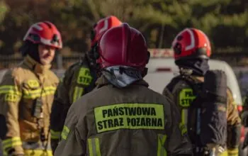 Pożar słomy w Reskowie. Makabryczne odkrycie po akcji na Kaszubach (FOTO: Łukasz Wołosz/Państwowa Straż Pożarna)