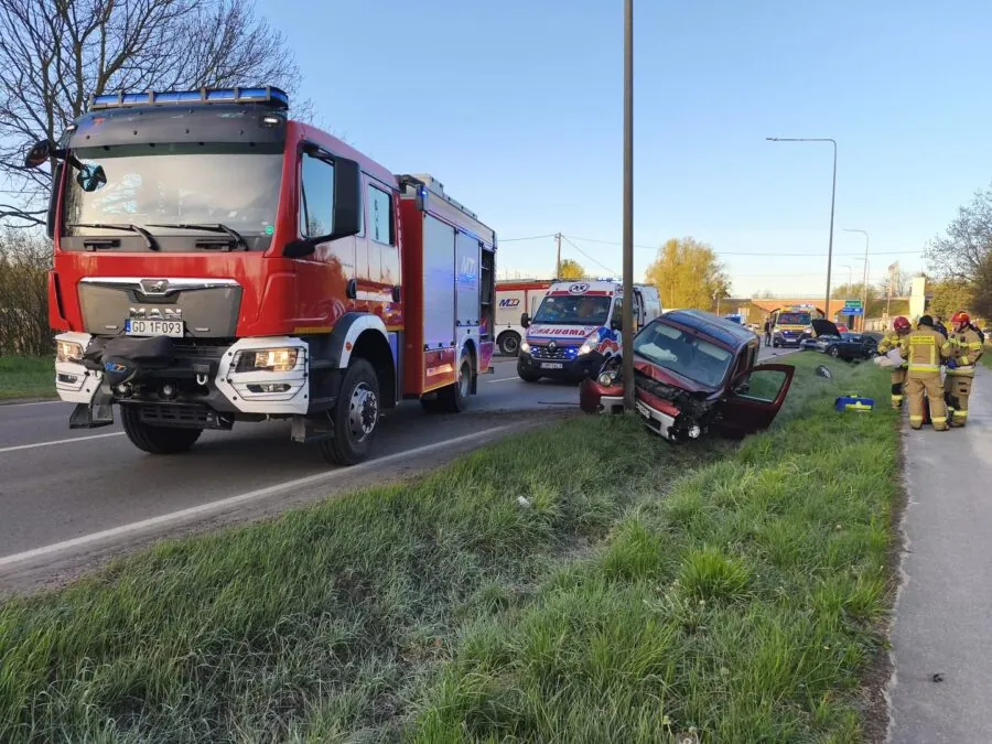 Groźny wypadek w Malborku. Lądował śmigłowiec LPR (FOTO: KPPSP Malbork)