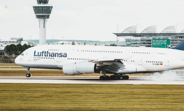 Lufthansa tnie loty w Europie. Zmiany dotkną także Gdańsk (FOTO: canva)