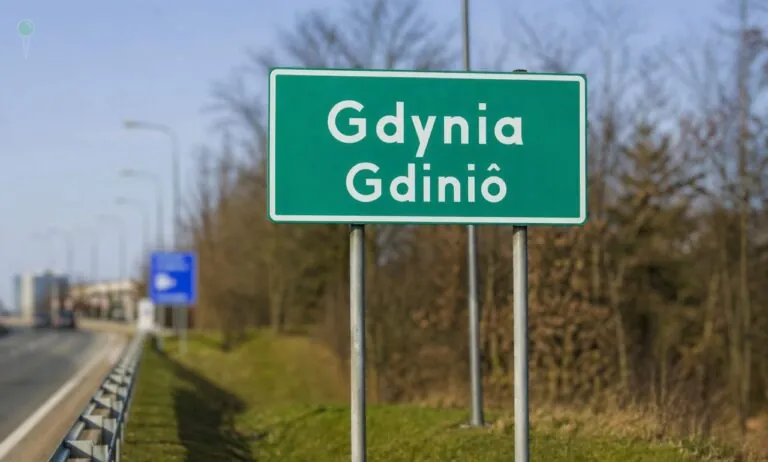 Dwujęzyczne tablice w Gdyni? Duża zmiana na rogatkach miasta (FOTO: wbijamszpile.pl)