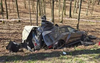 Śmiertelny wypadek pod Nową Karczmą. Nie żyje kierowca (FOTO: PSP Kościerzyna)