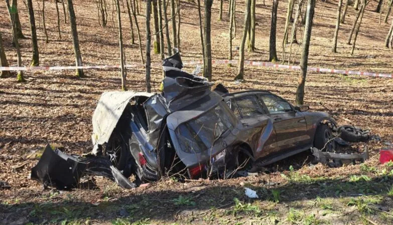 Śmiertelny wypadek pod Nową Karczmą. Nie żyje kierowca (FOTO: PSP Kościerzyna)