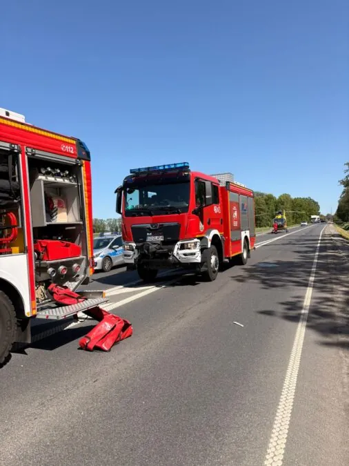 DK22 zablokowana po wypadku śmiertelnym motocyklisty w Gnojewie (FOTO: KWP Gdańsk)