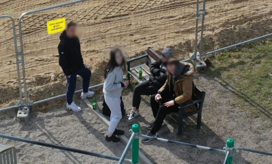 Setki butelek po alkoholu przy pętli Łostowice-Świętokrzyska. Co robi miasto? (FOTO: interpelacja Andrzeja Kowalczysa)