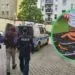 Policja przerwała ucztę przy grillu cudzoziemcom (FOTO: KMP Gdynia/canva)