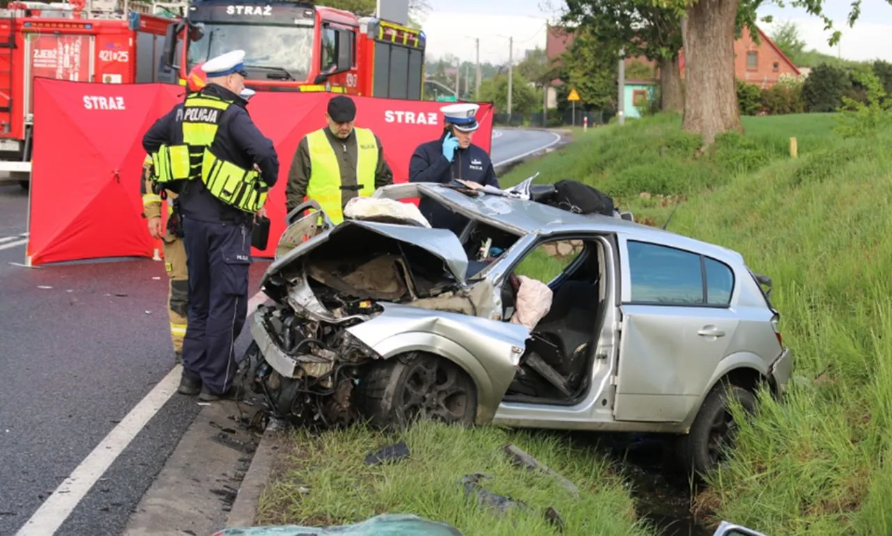 Wypadek pod Człuchowem. Nie żyją dwie osoby (FOTO: KWPSP Gdańsk)