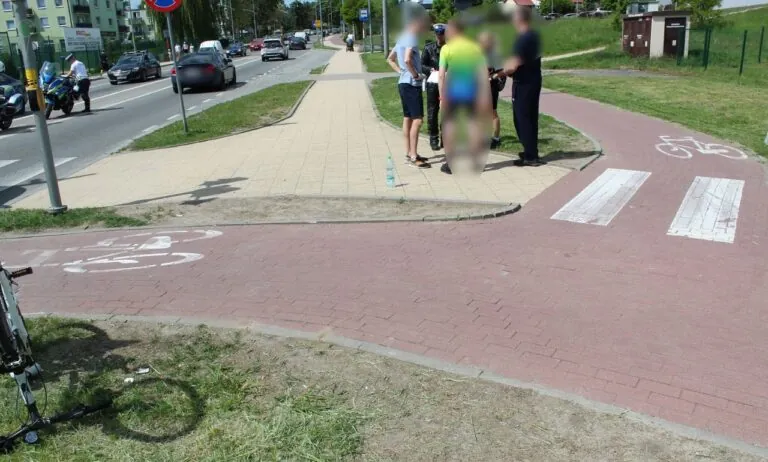 Czołowe zderzenie rowerzystek w Pruszczu Gdańskim. Wezwano policję (FOTO: KPP Pruszcz Gdański)