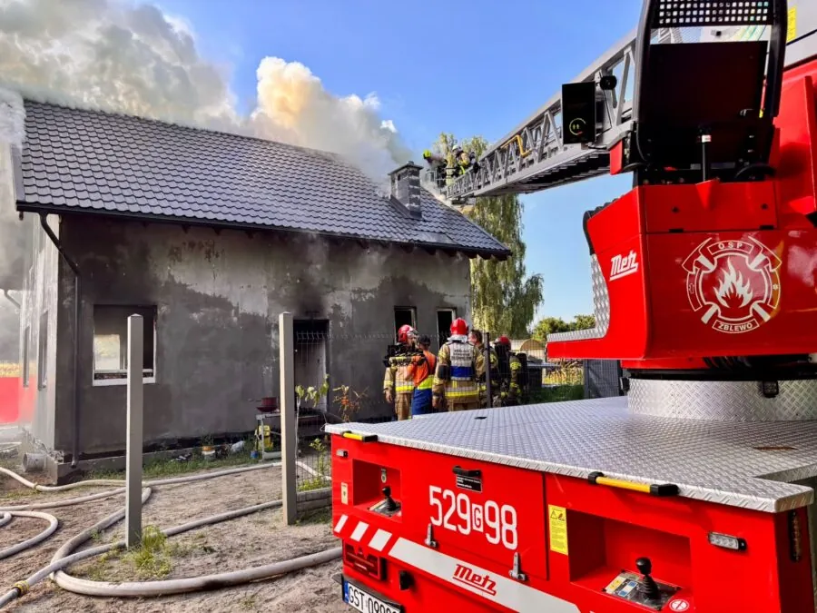 Pożar domu w Czarnej Wodzie. Nie żyje 7-letnia dziewczynka (FOTO: KWP Gdańsk)