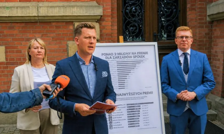 Premie dla spółek miejskich w Gdańsku. „Czas skończyć z tłustymi kotami” (FOTO: wbijamszpile.pl)