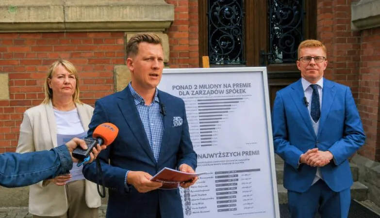 Premie dla spółek miejskich w Gdańsku. „Czas skończyć z tłustymi kotami” (FOTO: wbijamszpile.pl)