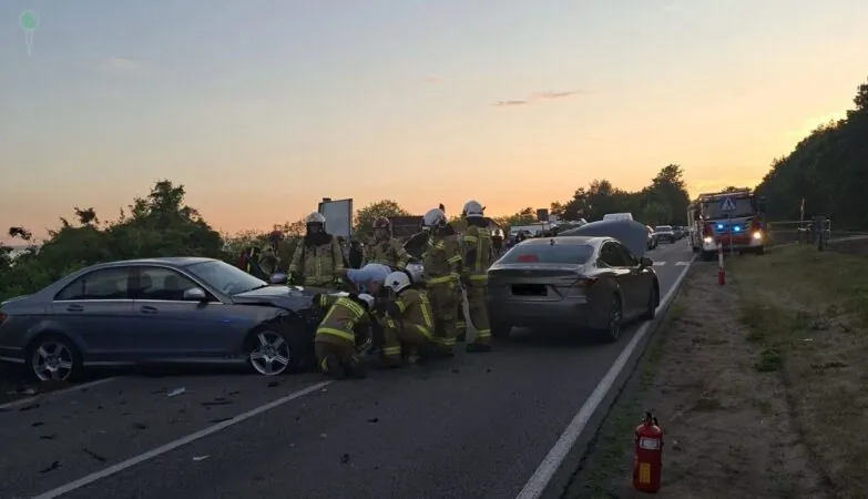 Droga na Hel zablokowana po zderzeniu trzech samochodów (FOTO: KWPSP Gdańsk)