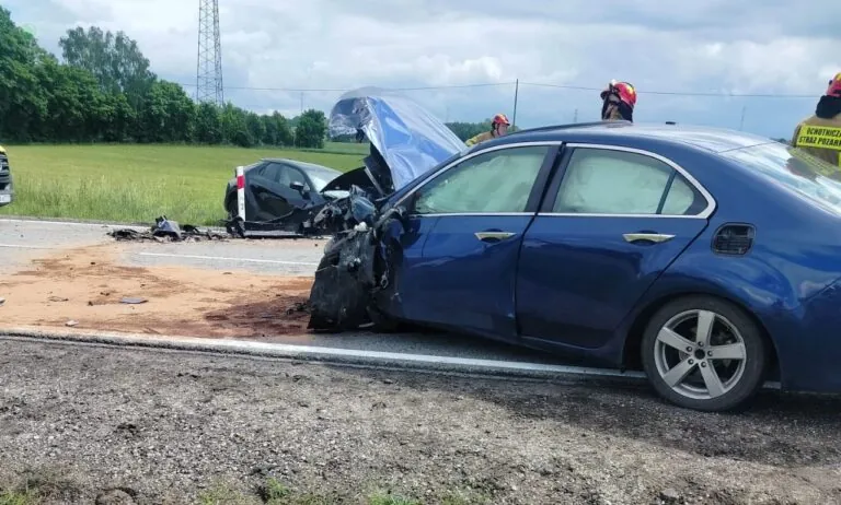 Wypadek dwóch aut w Borczu. Utrudnienia na drodze krajowej nr 20 (FOTO: KWPSP Gdańsk)