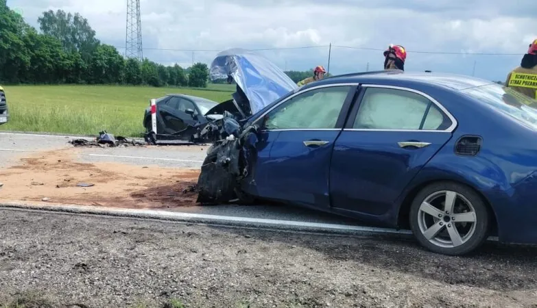 Wypadek dwóch aut w Borczu. Utrudnienia na drodze krajowej nr 20 (FOTO: KWPSP Gdańsk)