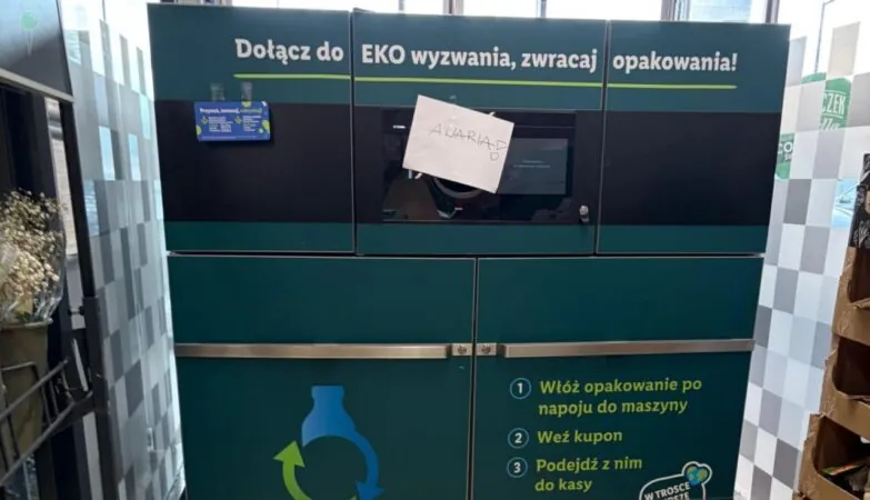 Z automatów kaucyjnych strasznie cuchnie. Gdzie są służby sanitarne? (FOTO: wbijamszpile.pl)