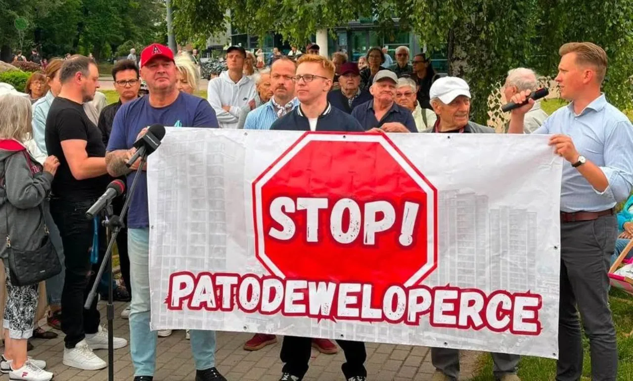 Znowu gorąco przy Galerii Przymorze. Protest przyciągnął ok. 400 osób (FOTO: Przemysław Majewski/FB)