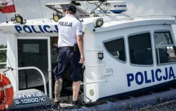 Sternik łodzi zatrzymany na Mierzei Wiślanej. Odpowie przed sądem (FOTO: KPP Nowy Dwór Gdański)