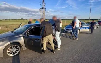 Policja zatrzymała na autostradzie dwóch młodych Ukraińców po oszustwie (FOTO: KPP Tczew)