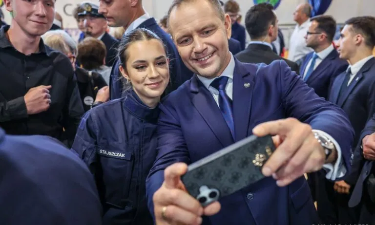 Polacy coraz chętniej ufają Karolowi Nawrockiemu. Prezydent bije rekord (FOTO: KPRP)