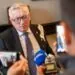 Afera po ataku tortem na prezydenta Poznania. W tle drogi garnitur (FOTO: Jacek Jaśkowia/FB)