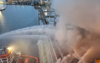 Pożar w Porcie Gdańsk. Na miejscu są statki gaśnicze (FOTO: KMPSP Gdańsk)