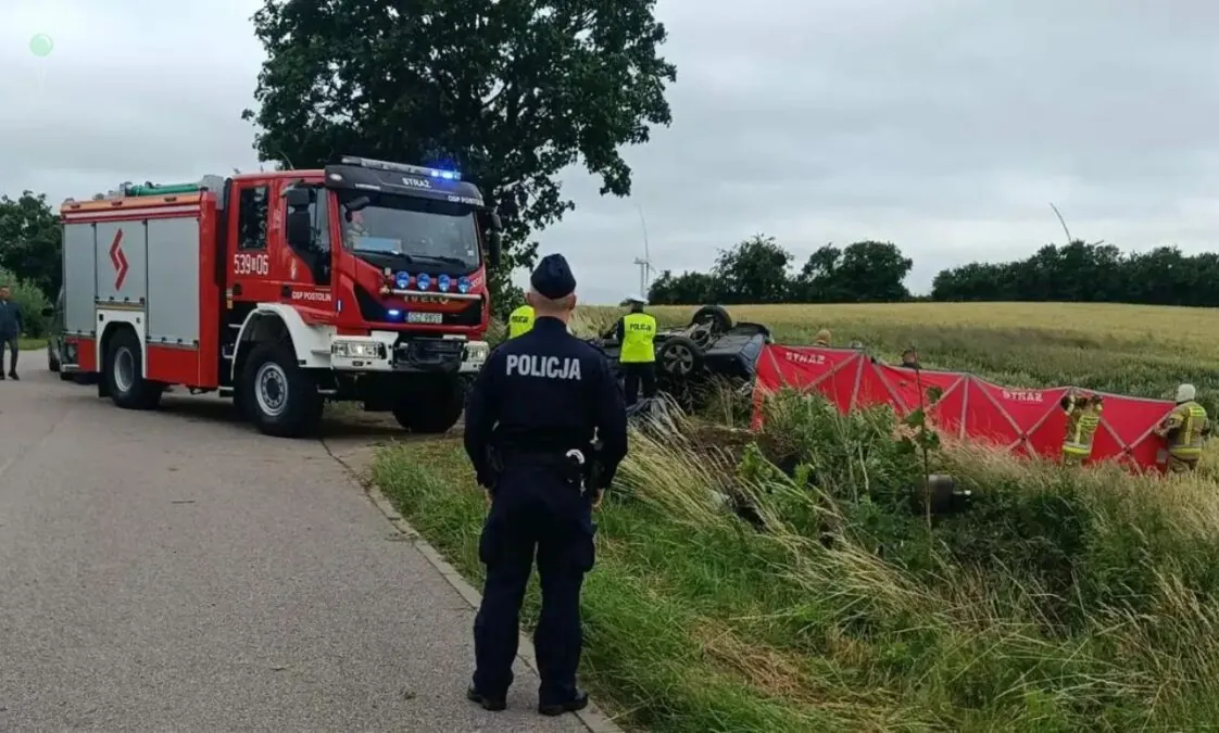 <span class="nowosc-label">Nowość!</span> Auto dachowało i uderzyło w przepust pod Sztumem. Nie żyją cztery osoby