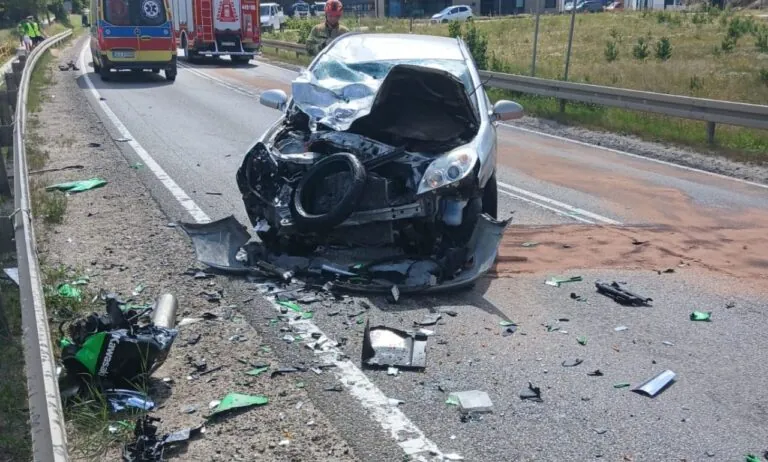 Tragiczny wypadek w Glinczu. Nie żyje motocyklista (FOTO: KWPSP Gdańsk)