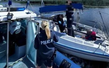 Policja przerwała rejs 64-letniego sternika i przejęła jego jacht (FOTO: KPP Nowy Dwór Gdański)