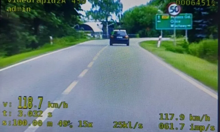 Pędził audi 118 km/h. Nie tylko zapłaci 4 tysiące złotych (FOTO: KPP Pruszcz Gdański)