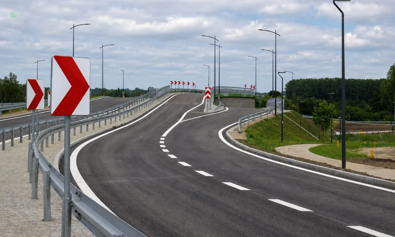 Nowa trasa w Pruszczu Gdańskim czeka na otwarcie. Zobacz zdjęcia (FOTO: wbijamszpile.pl)