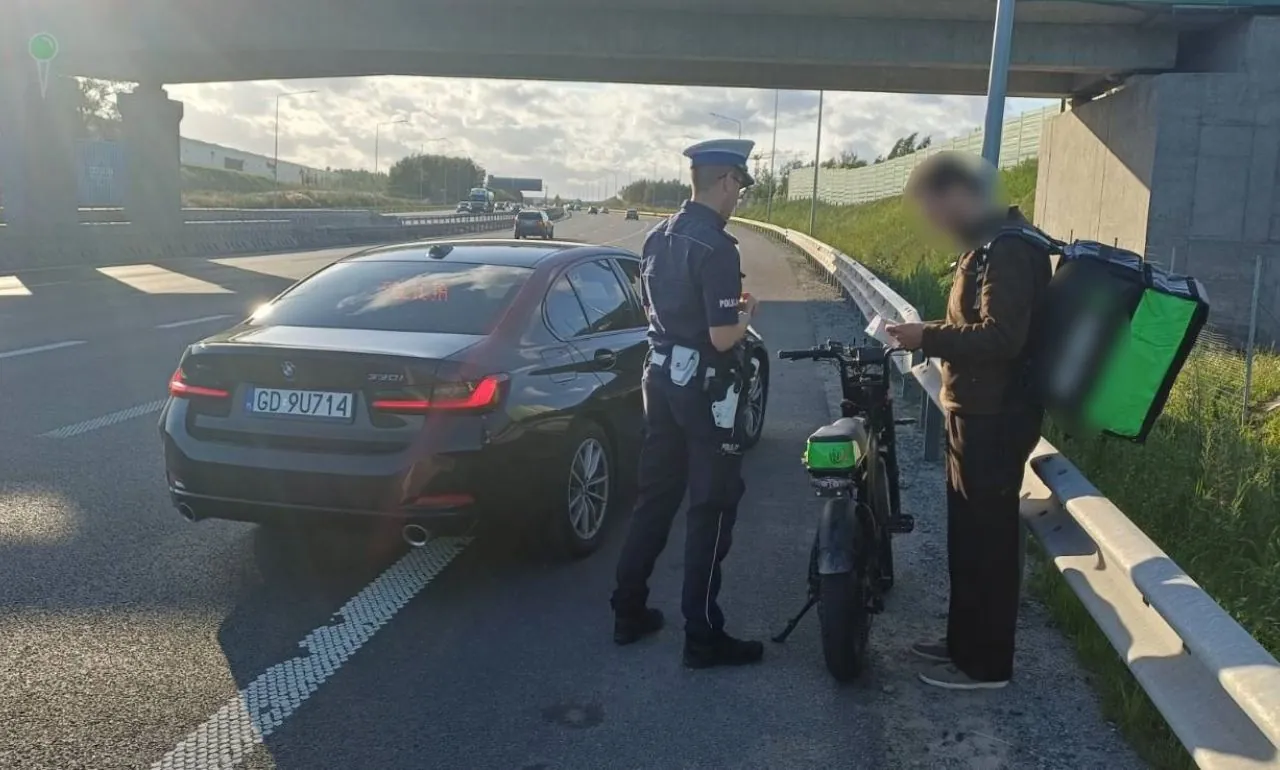 Dostawca jedzenia jechał ekspresówką. „Nawigacja tak pokierowała” (FOTO: KPP Pruszcz Gdański)