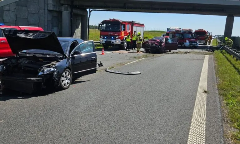 Wypadek na autostradzie A1 nieopodal Kopytkowa (FOTO: KPSP Starogard Gdański)