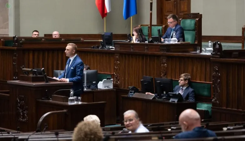Ponad 166 tys. podpisów pod projektem ustawy Bąkiewicza. Pójdą do kosza?
