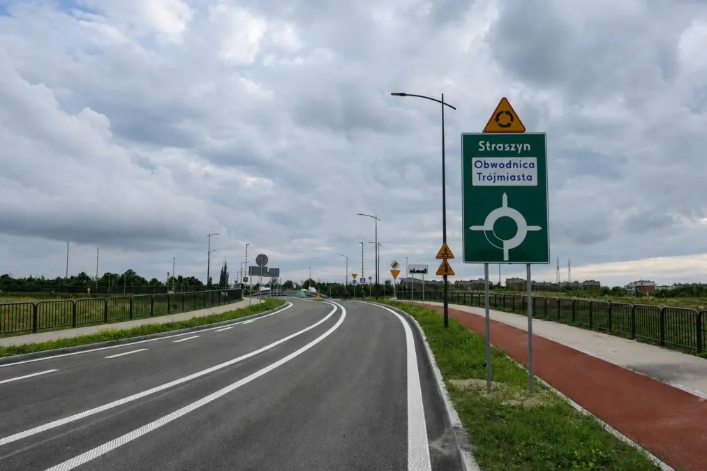 Gotowy fragment ul. Strzeleckiego - widok w kierunku Pruszcza Gdańskeigo (FOTO: wbijamszpile.pl)