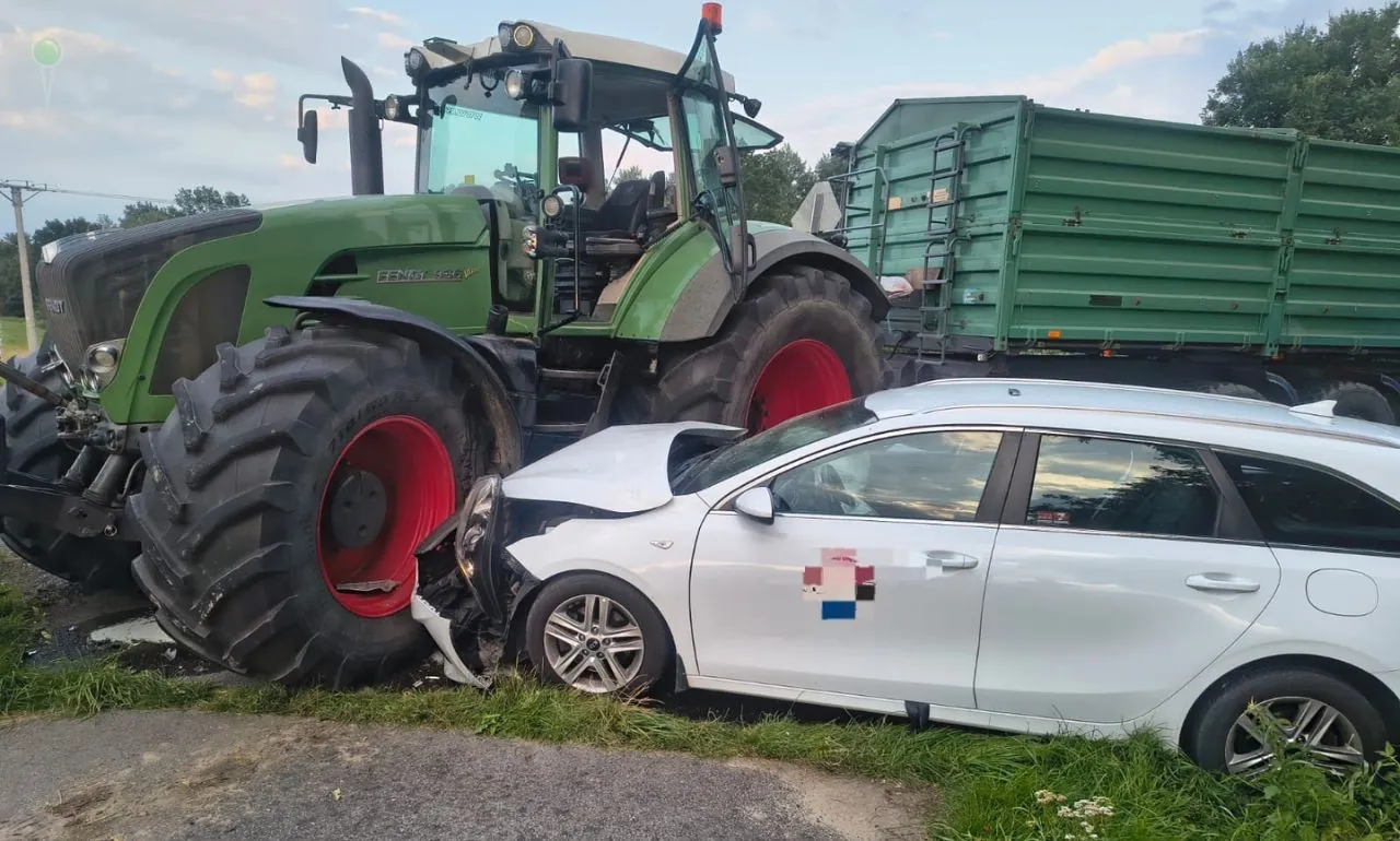 Wypadek na DK55 w Otłówku. Poszkodowane matka i córka (FOTO: KWP PSP Gdańsk)