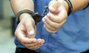 Awantura na Olszynce. 37-latek złamał rękę i pogryzł mężczyznę