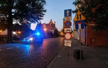 Straż miejska stale pilnuje ulicy prowadzącej pod dom Aleksandry Dulkiewicz (FOTO: wbijamszpile.pl)