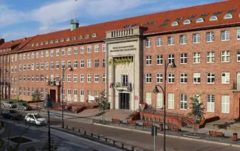 Pracownik Urzędu Marszałkowskiego miał mieć zdjęcia nagich małoletnich (FOTO: Andrzej Otrębski/Wikipedia)