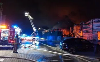 Spłonęła hurtownia zabawek w Gdyni (FOTO: KW PSP Gdańsk)
