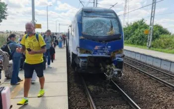 Pociąg uderzył w przyczepę rolniczą w Czarlinie (FOTO; KWP PSP Gdańsk)