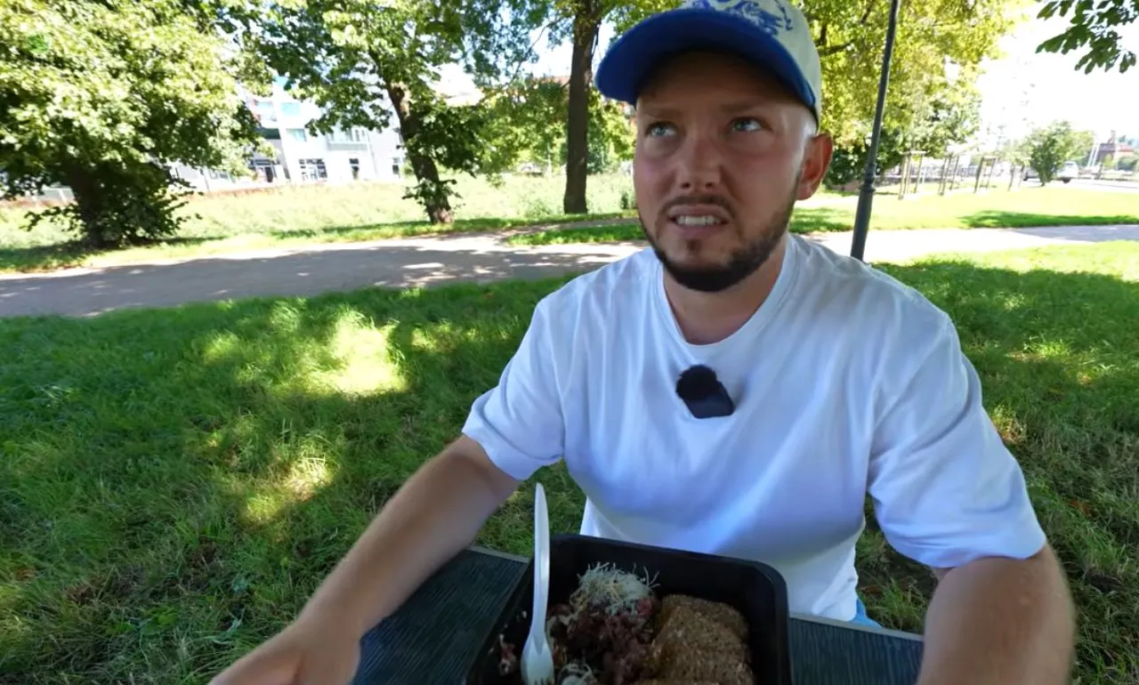 Książulo wrócił do gdańskiej restauracji. Zmieniła nazwę, ale paragon zdradził przeszłość (FOTO: Książulo/YT)